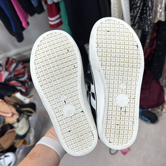 Size one runners - Picture 3 of 3